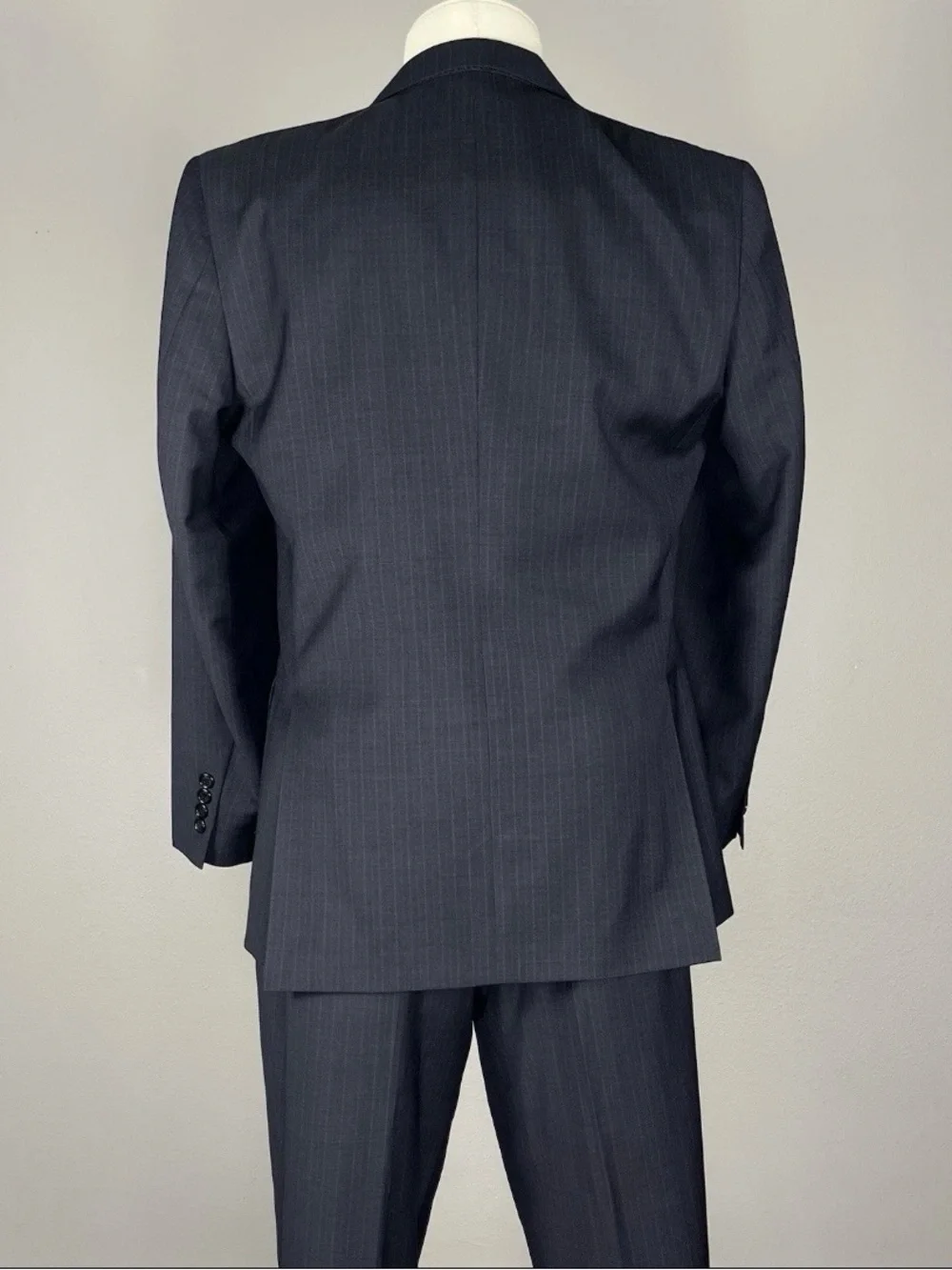 Jos. A. Bank Charcoal Pinstripe Two-Button Suit 39R 33x30